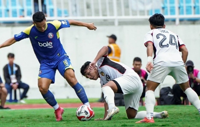 Read more about the article Comeback Dramatis! Dua Gol di Injury Time Bawa Arema FC Akhiri Tren Negatif atas Persik di BRI Super League 2025/2026