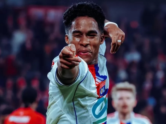 Read more about the article Endrick Jawab Keraguan, Cetak Hat-trick Bawa Lyon Hancurkan Metz 5-2