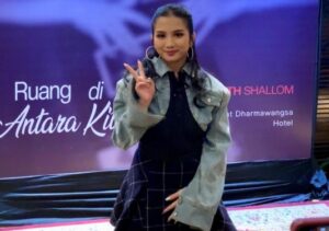 Read more about the article Faith Shallom Rekam Ulang “Antara Kita”, Hit Lawas Rida Sita Dewi, Lega Video Klipnya Sudah Tayang