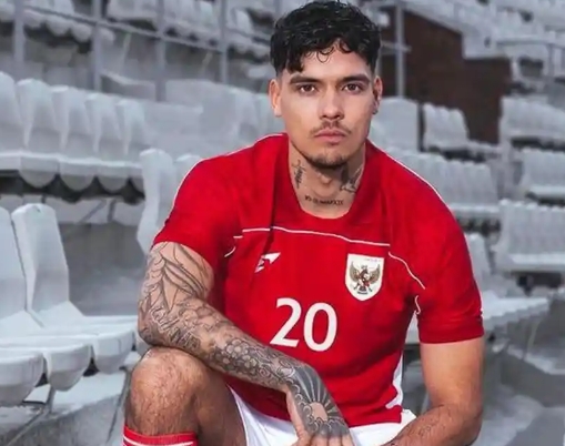 Read more about the article Shayne Pattynama Resmi Berseragam Persija Jakarta