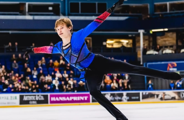 Lompatan seluncur Indah bersejarah Quad Axel malinin